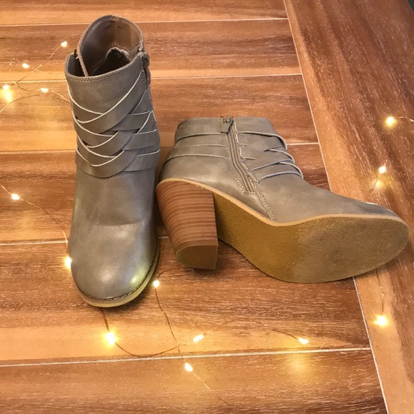 💕 Gorgeous Gray Booties - Picture 3 of 3